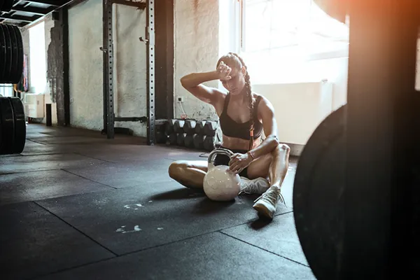 Woman Recovers Between Sets | Fitt Principle