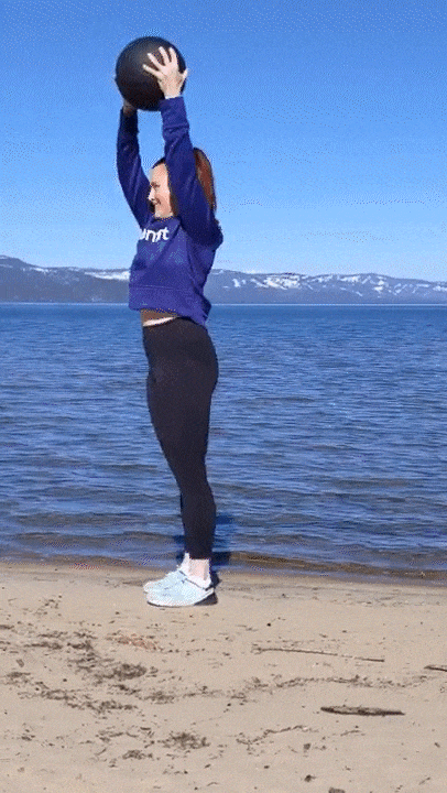 reverse lunge woodchop | Medicine Ball Workout